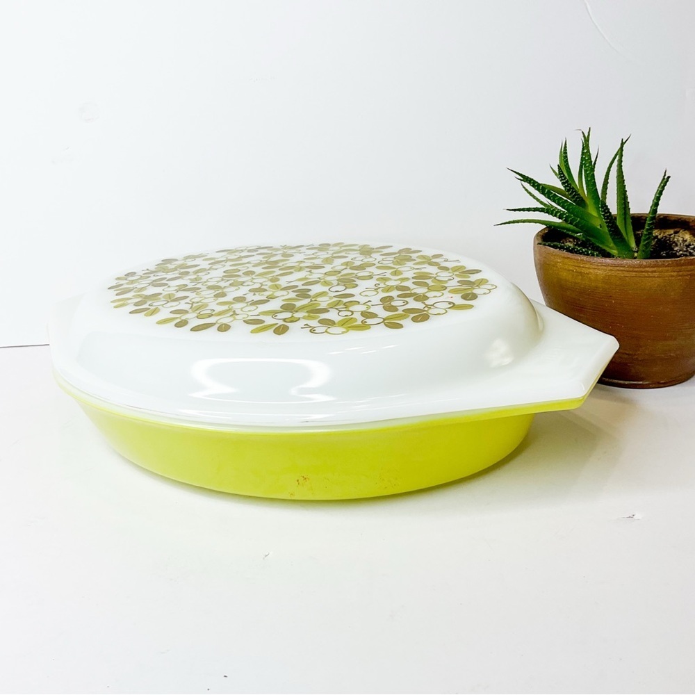VINTAGE Pyrex Avocado Green Olive Pattern Casserole Dish With Lid MCM Retro - Picture 2 of 10
